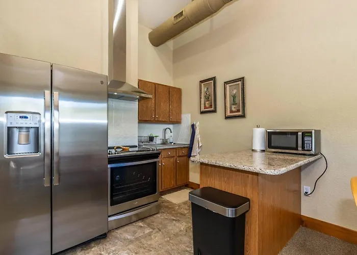 Queen Br Home, Walk To Marina, Food Truck, Trails