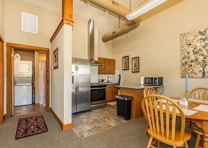 Queen Br Home, Walk To Marina, Food Truck, Trails