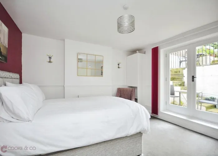 Dog Friendly Beach Apartment