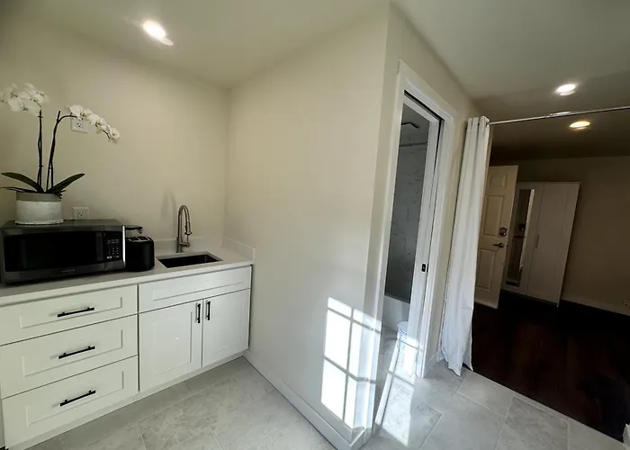 Deluxe Suite Near Microsoft
