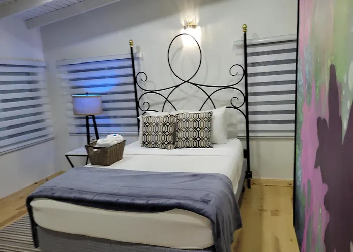 Luichy'S Seaside Hotel At Playa El Combate