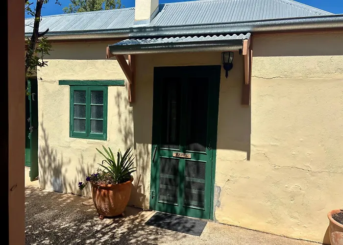 Goat Square House - Historic Row Cottages