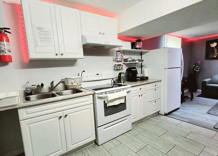 Staycation Studio Apartment, Private Kitchen , Washroom, Micro Gym & Free Onsite Parking