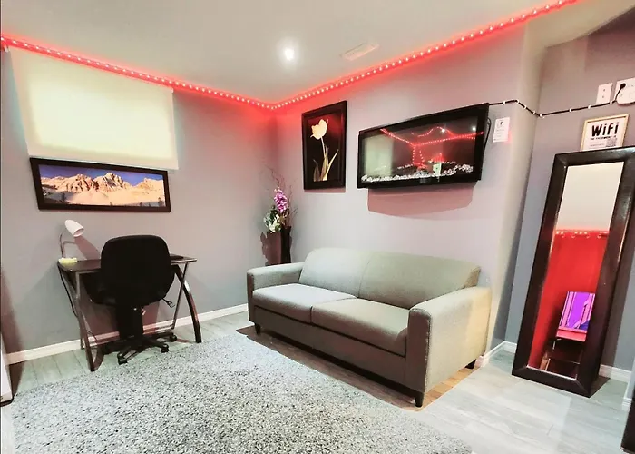 Staycation Studio Apartment, Private Kitchen , Washroom, Micro Gym & Free Onsite Parking