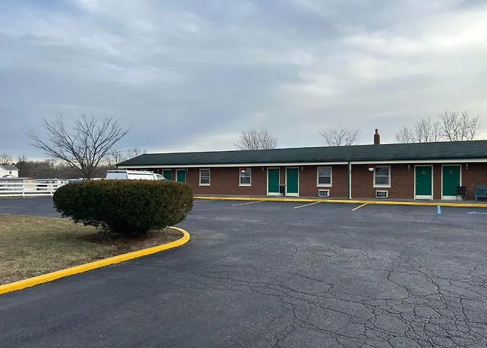 Hillcrest Motel By Oyo Aurora Near Lawrenceburg