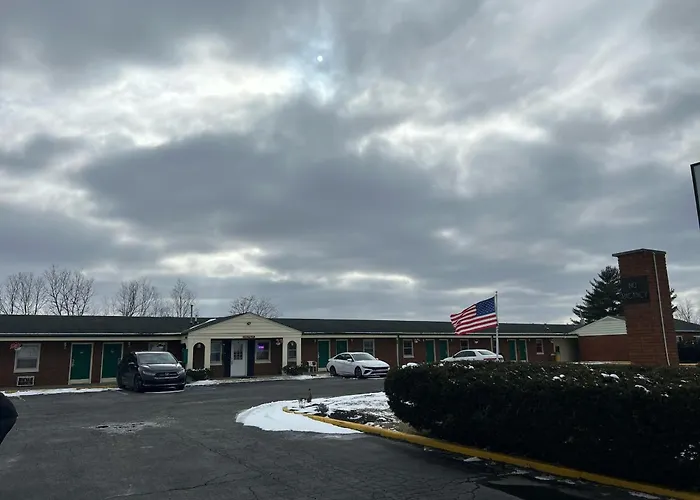 Hillcrest Motel By Oyo Aurora Near Lawrenceburg