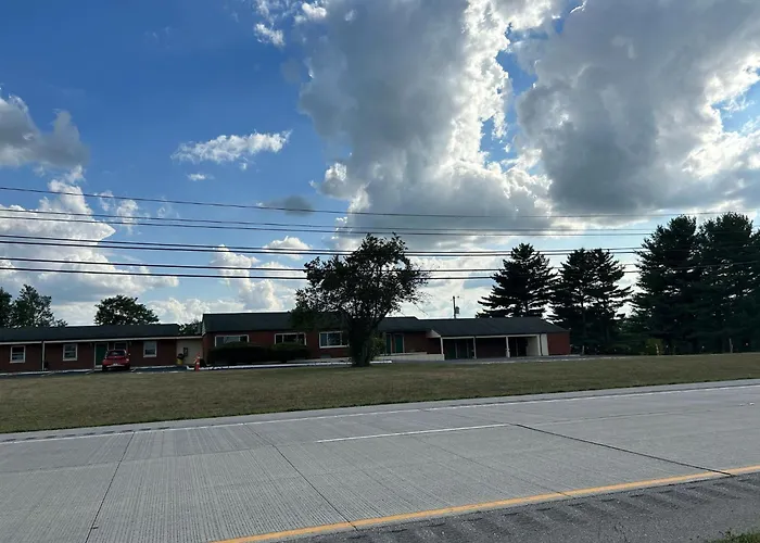 Hillcrest Motel By Oyo Aurora Near Lawrenceburg