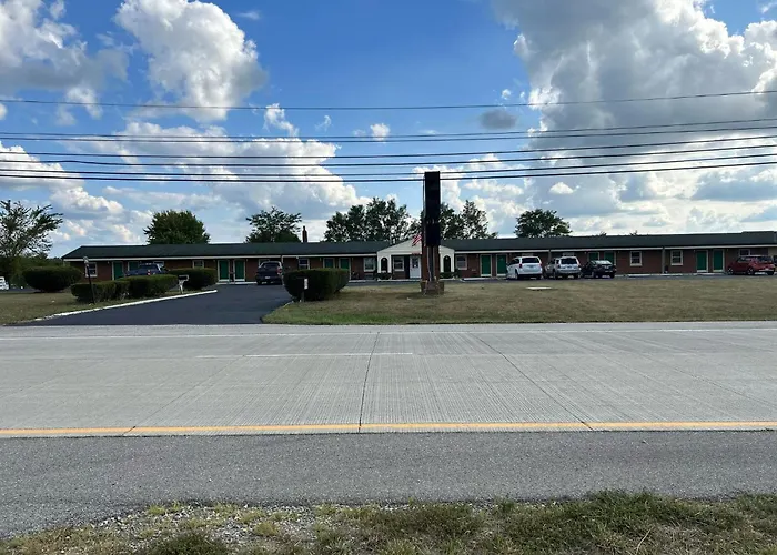 Hillcrest Motel By Oyo Aurora Near Lawrenceburg