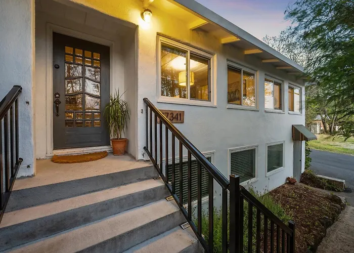 Timeless Charm, Modern Comfort Close To Everything