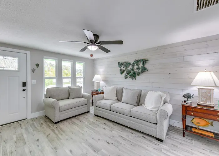 2 Blocks To Beach: Tropical Retreat In Anna Maria