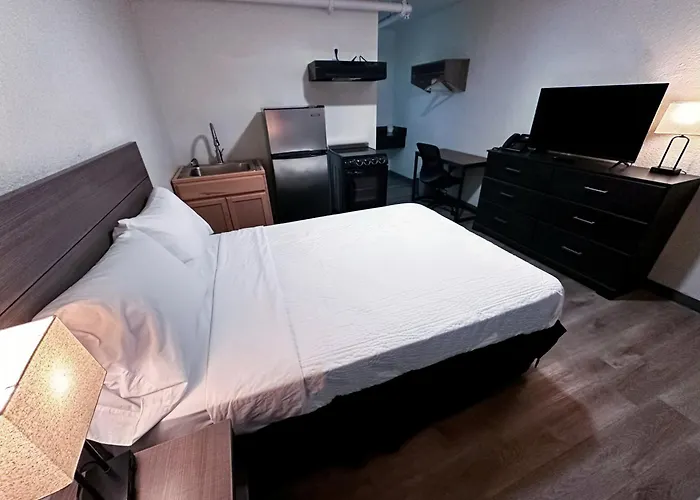 Studio City Suites, A Travelodge By Wyndham
