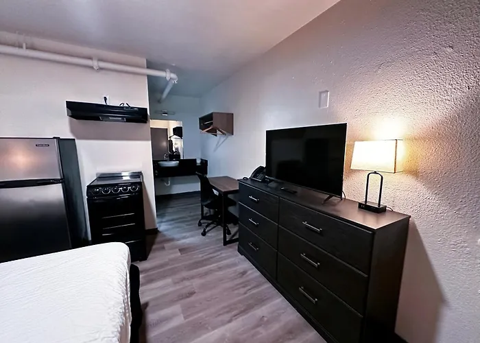 Studio City Suites, A Travelodge By Wyndham