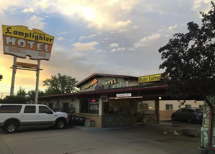 Lamplighter Motel