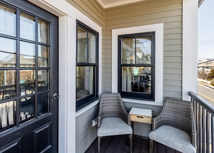 The Newport Lofts - 595 Thames Street