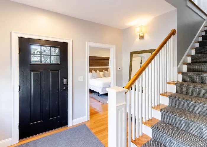 The Newport Lofts - 595 Thames Street