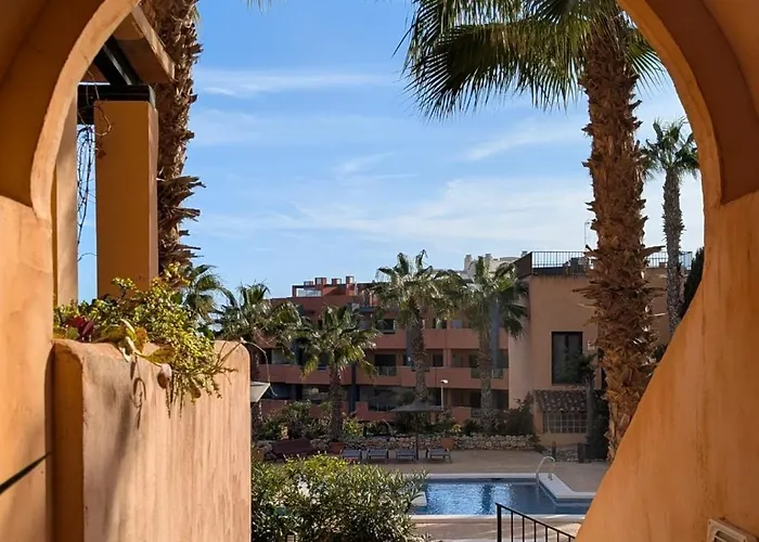 Luxury Large 2 Bedroom Apartment 10 Min Walk To Villamartin Plaza