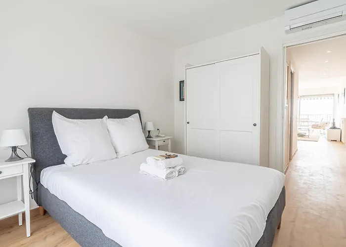Stunning Beachfront Apartment With Parking