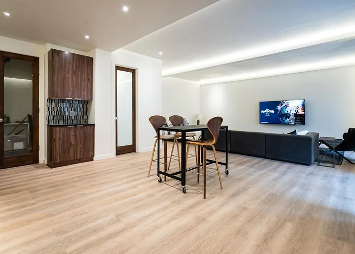 Large Modern Loft In Central Location