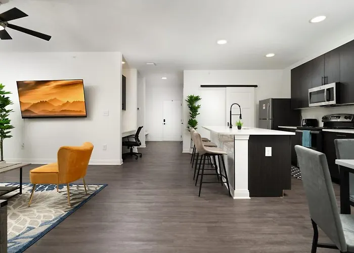 Sunrise Glow Spacious 2Br 2Ba 2 King Beds Gym Wfh