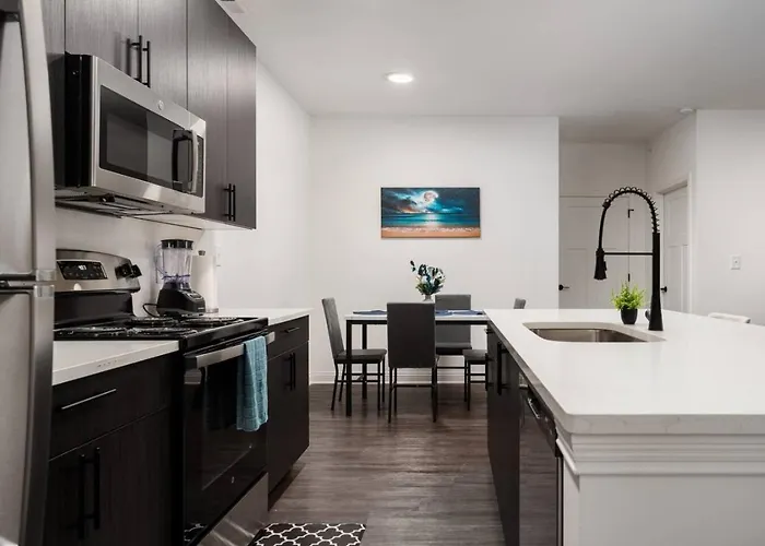 Sunrise Glow Spacious 2Br 2Ba 2 King Beds Gym Wfh