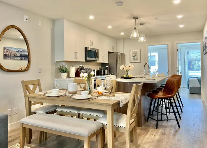 Mountain View Luxury Condo At Banff Entrance