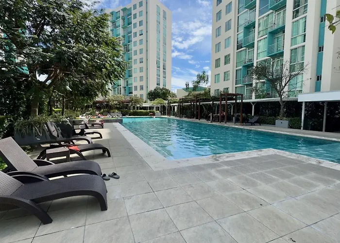 Modern & Spacious Two-Bedroom, Two-Bathroom Apartment With Free Parking