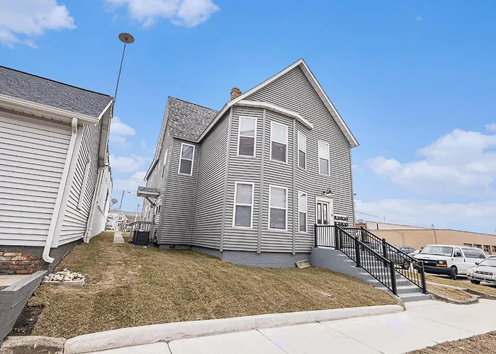 Remodeled Washer Dryer Mins To Beach & Downtown