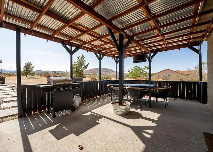 Desert Artist Oasis- Firepit - Spa - 5 Min To Joshua Tree