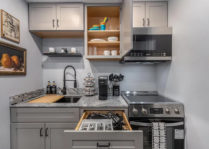 Completely Remodeled Walking Distance To Downtown Close To The Beach Downstairs Washer Dryer