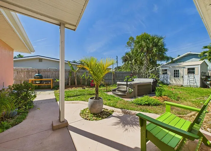 Pet-Friendly 3Br Coastal Retreat Walk To Beach