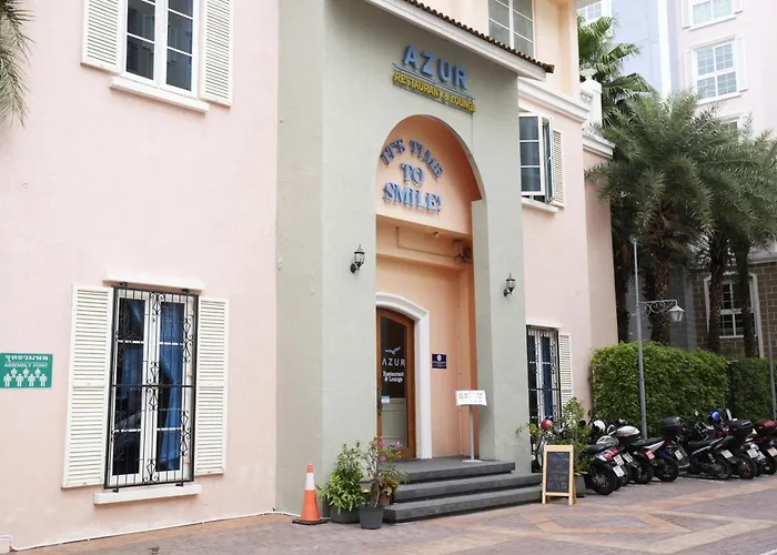 Seven Seas Cote D'Azur Family-Friendly One Bedroom With Pool& Gym Steps To Beach