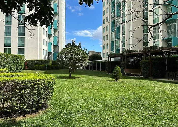 Modern & Spacious Two-Bedroom, Two-Bathroom Apartment With Free Parking