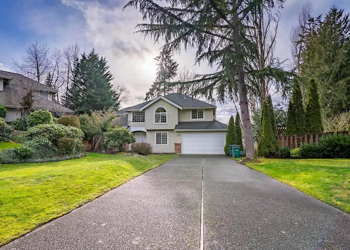 Spacious & Serene 6-Br Family Retreat In Kirkland