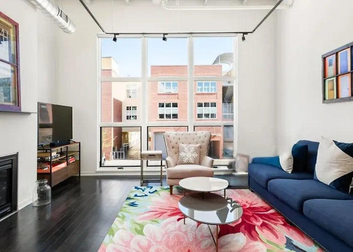Luxurious Willits Loft Getaway