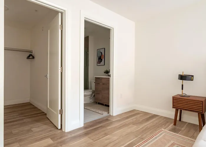 Modern 2 Bedroom Apartment In Quincy