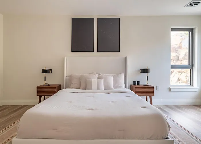 Modern 2 Bedroom Apartment In Quincy