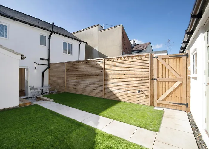 Beautifully Refurbished Cottage In Lower Wivenhoe.