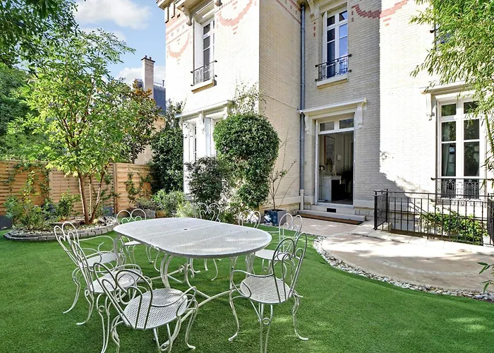 Luxury Mansion With Garden In Heart Of Neuilly