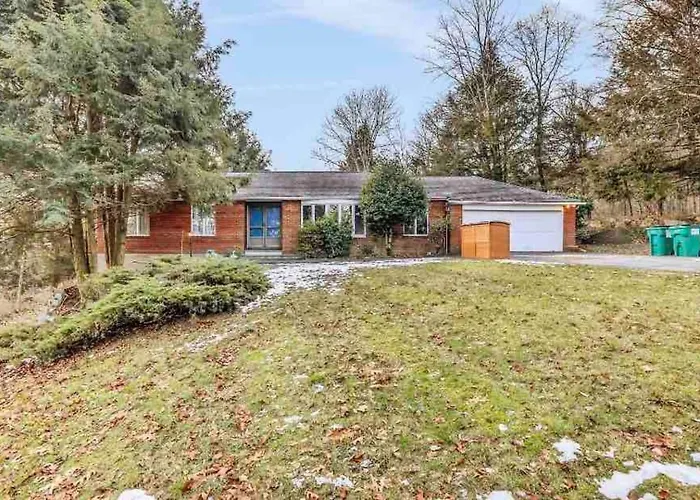 3 Bedroom Hilltop Escape With 5 Private Acres And Hot Tub