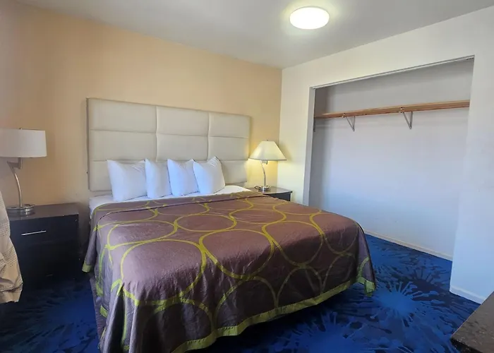 Super 8 By Wyndham Denver Central