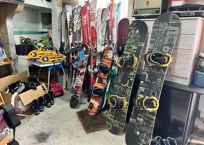 L'Astazou "Pret Gracieux Du Materiel De Ski" Au Studio