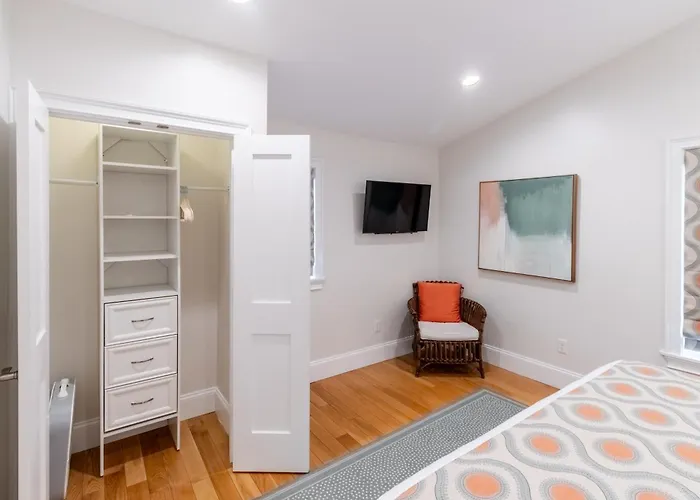 The Newport Lofts - 359 Thames Street
