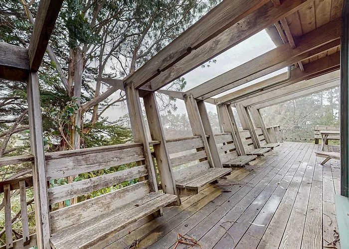 Oceanfront Blufftop Home - Wide Deck & Water Views