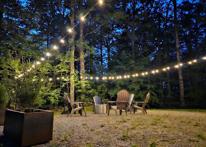 Berkshire Fall Chalet Sauna, Lake & Firepit