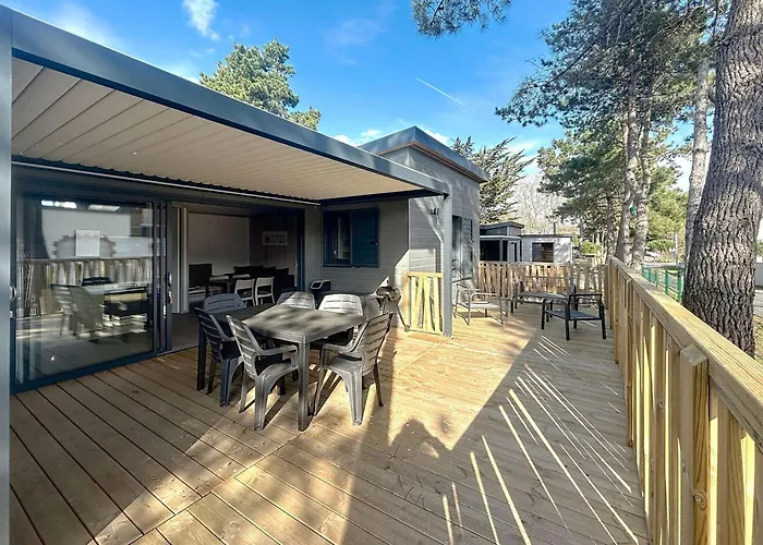 Chalet De Standing A Jullouville: 6 Couchages, Piscine Chauffee, Proche Plage Et Commerces, Wifi Gratuit
