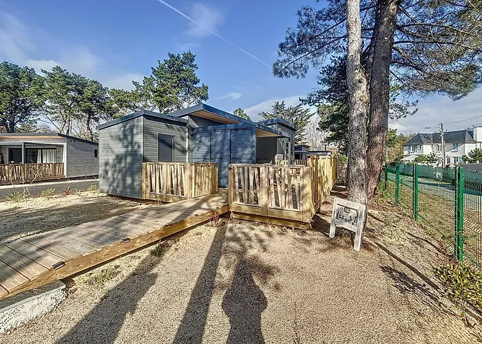 Chalet De Standing A Jullouville: 6 Couchages, Piscine Chauffee, Proche Plage Et Commerces, Wifi Gratuit