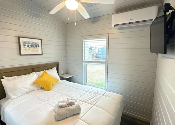 1 Mile To Beach Family Friendly 2 Bdrm Comfy Beds