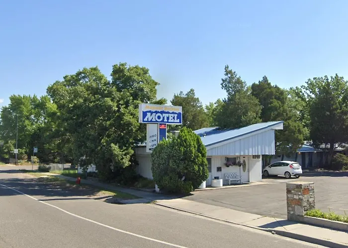 Majestic Rockies Motel