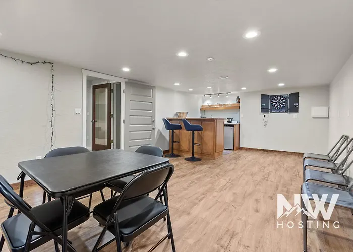Twin Lakes Village 3-Story Townhouse Golf Views Steam Shower Wet Bar Game Room Pool