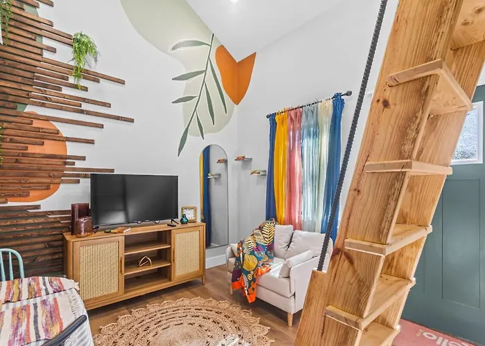 Secluded Tiny Home In Exclusive Paris Mountain!